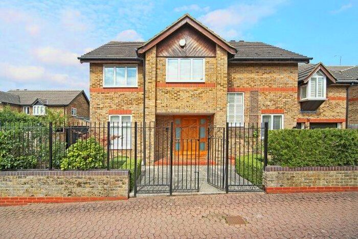 5 Bedroom Property To Rent In Rokeby Place, Wimbledon, SW20