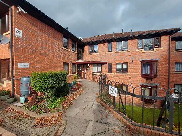 1 Bedroom Flat To Rent In Northbrook Croft, Hill View Mount, Leeds, West Yorkshire, LS7
