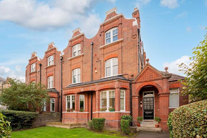 2 Bedroom Flat To Rent In St Johns Avenue, Putney, London, SW15