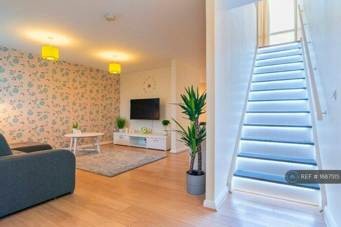 3 Bedroom Terraced House To Rent In Commonwealth Avenue, Manchester, M11