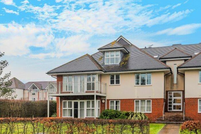 2 Bedroom Flat To Rent In Avenue Road, Lymington, SO41