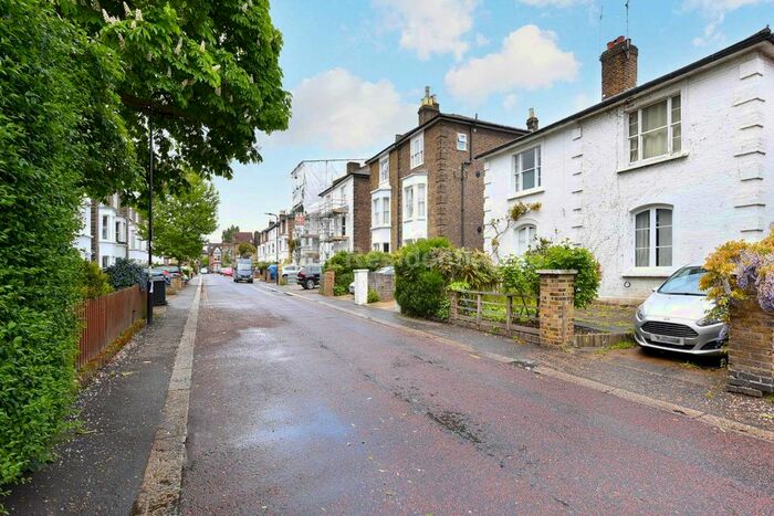 2 Bedroom Flat To Rent In Denmark Road, Ealing, London, W13