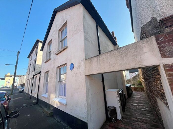 2 Bedroom Flat To Rent In The Marine, Selborne Road, Littlehampton, West Sussex, BN17