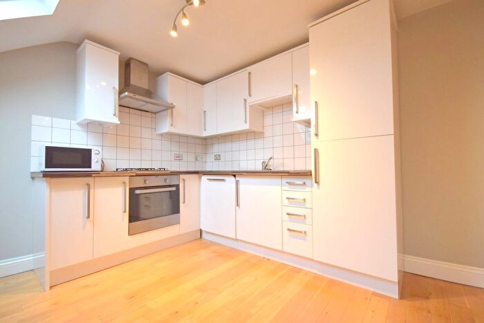 2 Bedroom Flat To Rent In Elmfield Road, London, SW17