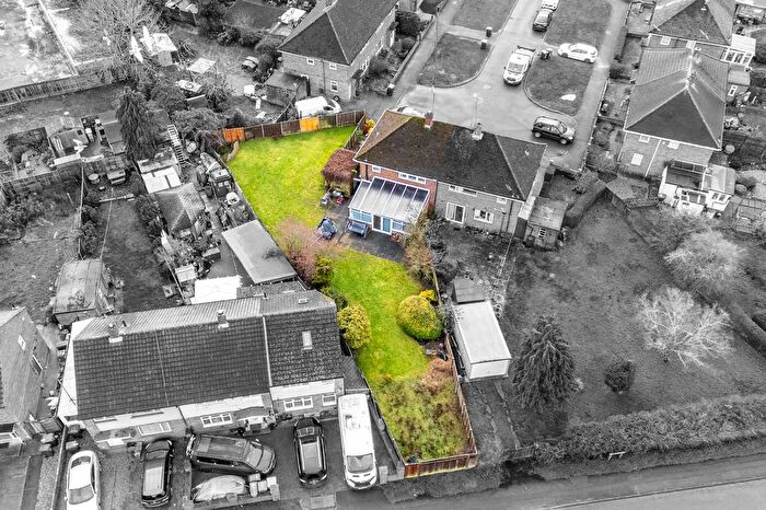 3 Bedroom Semi-Detached House For Sale In Fenners Close, Rushden, NN10