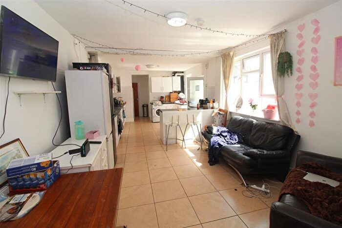 8 Bedroom Property To Rent In Ruthin Gardens, Cathays, Cardiff, CF24