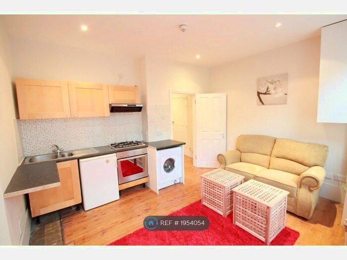 1 Bedroom Flat To Rent In Hale Lane, Mill Hill, NW7