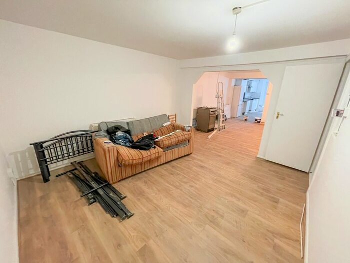 Studio To Rent In Stoke Newington High Street, Hackney, N16