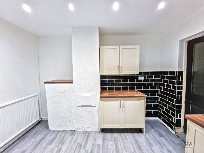 3 Bedroom Semi Detached House To Rent In Slaidburn Avenue, Bolton, BL2