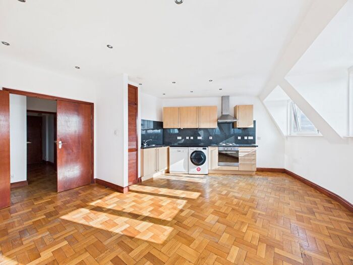 2 Bedroom Flat To Rent In Kingston Crescent, North End, PO2