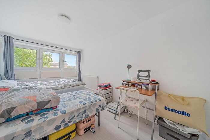 1 Bedroom Flat For Sale In Heylyn Square, Mile End, London, E3