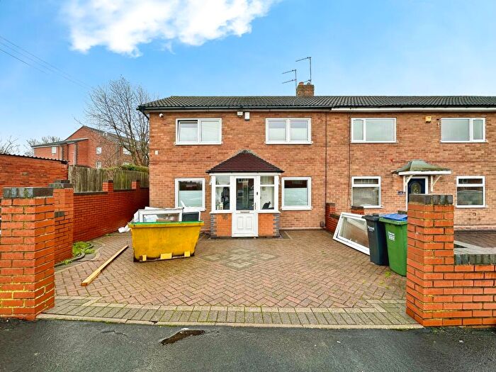 3 Bedroom Semi Detached House For Sale In Selkirk Close, West Bromwich, B71
