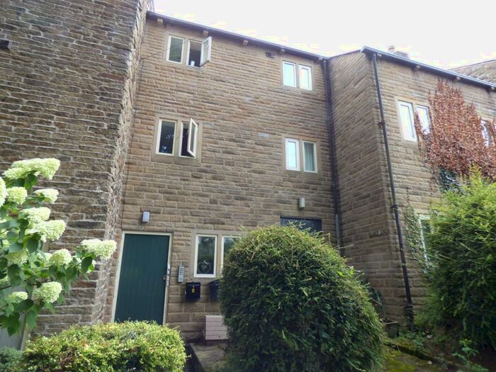 3 Bedroom Apartment To Rent In Lower Rock Street, High Peak, SK22