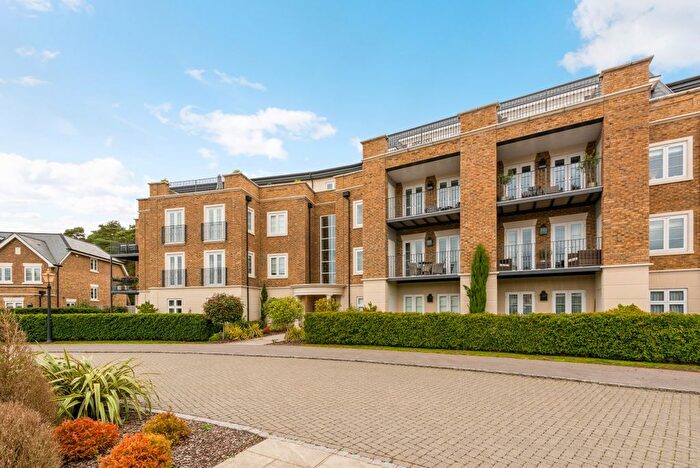 2 Bedroom Flat To Rent In Kingswood, Ascot, SL5