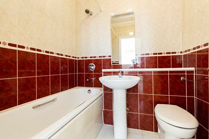 2 Bedroom Flat To Rent In Exeter Road, Kilburn, NW2