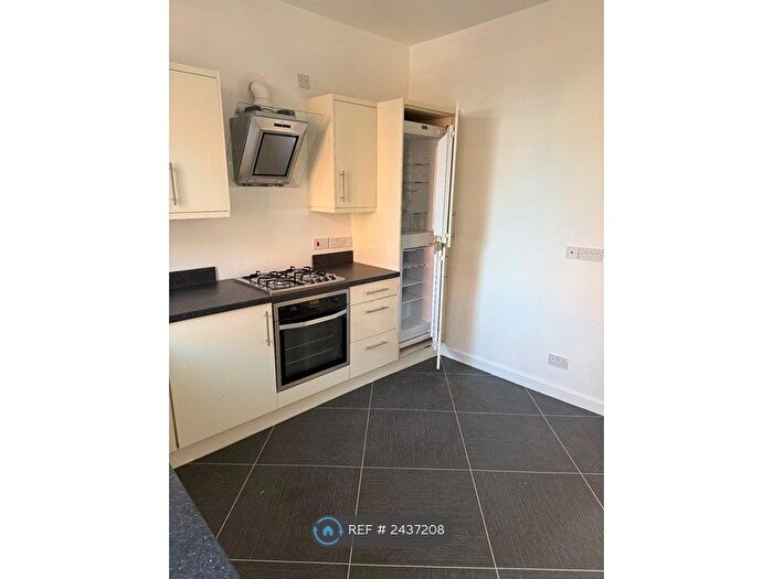 3 Bedroom Semi-Detached House To Rent In Radcliffe Street, Royton, Oldham, OL2