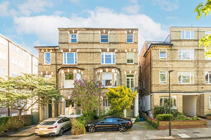 2 Bedroom Flat To Rent In Cardigan Road, Richmond, TW10