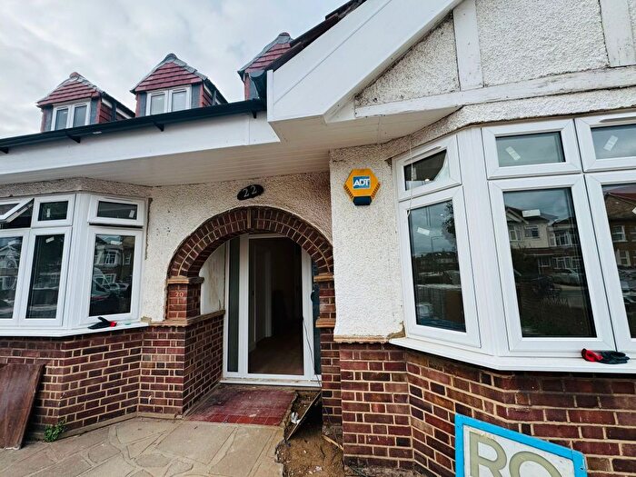2 Bedroom Flat To Rent In Broomhill Road, Ilford, IG3
