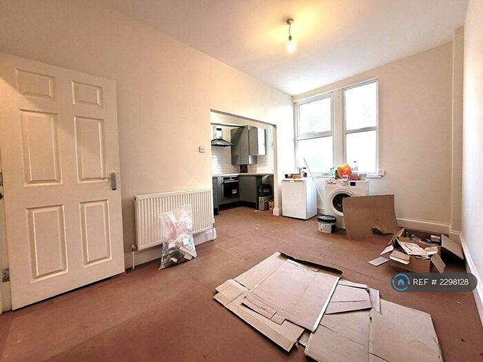 1 Bedroom Flat To Rent In Lower Ashley Road, St. Agnes, Bristol, BS2