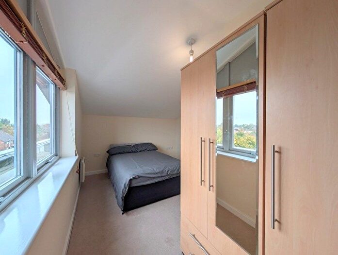 1 Bedroom Flat For Sale In New Road, Bedfont, Feltham, TW14