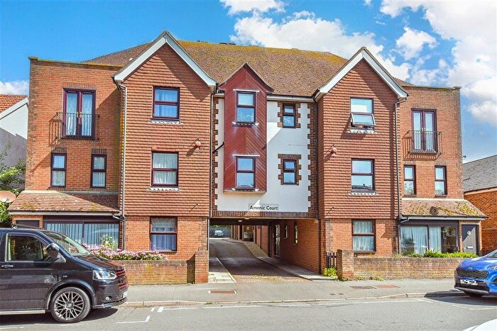 1 Bedroom Flat For Sale In Church Street, Littlehampton, West Sussex, BN17