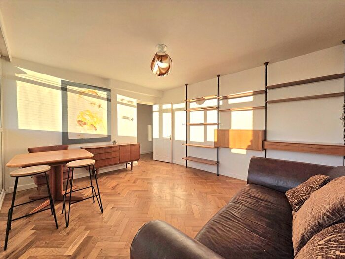 2 Bedroom Flat To Rent In Kingsfield House, Lambscroft Avenue, Mottingham, London, SE9