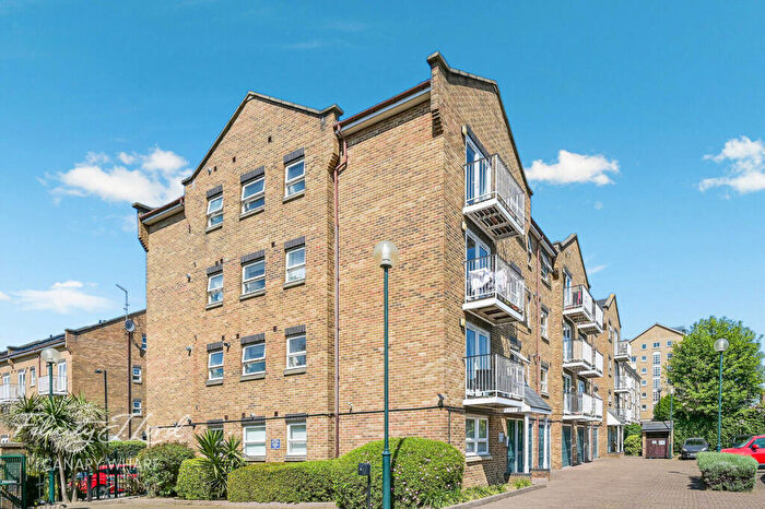 2 Bedroom Apartment To Rent In Lyndhurst Lodge, London, E14
