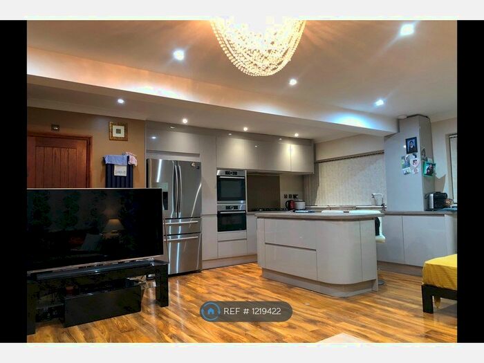 5 Bedroom Detached House To Rent In Farmers Road, Staines-Upon-Thames, TW18