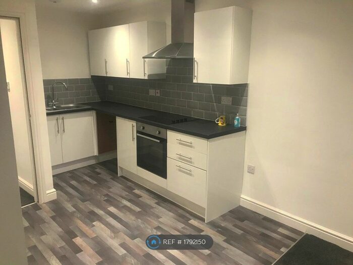 2 Bedroom Flat To Rent In Canonbury Street, Berkeley, GL13