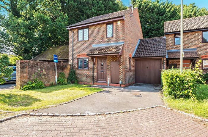 3 Bedroom Detached House For Sale In Cottesloe Close, Bisley, Woking, GU24