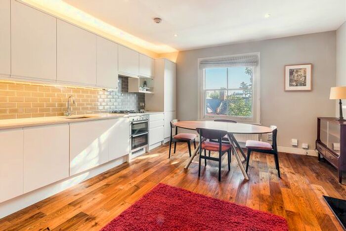 2 Bedroom Flat To Rent In Lime Grove, London, W12