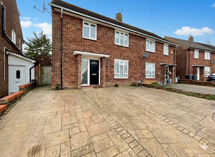 3 Bedroom Semi Detached House For Sale In Abbey Drive, Luton, Bedfordshire, LU2