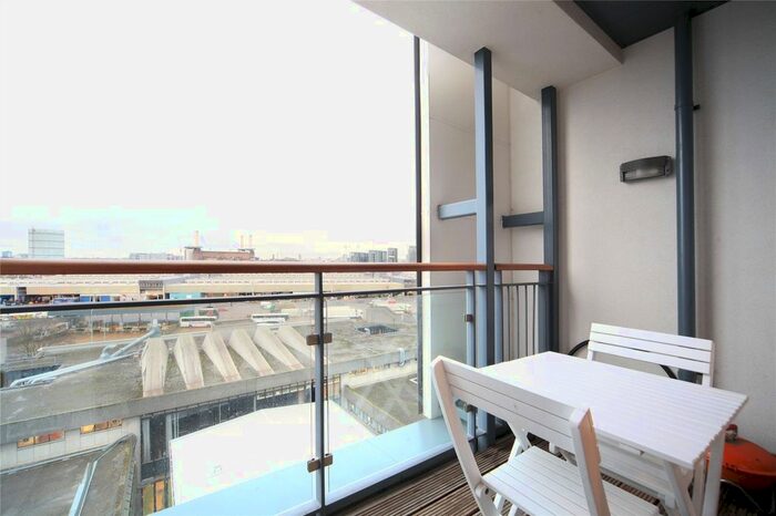 1 Bedroom Flat To Rent In Cornell Square, Stockwell, London, SW8