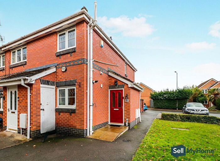 2 Bedroom Maisonette For Sale In Kerscott Road, Manchester, M23