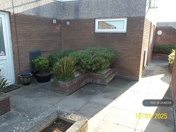 1 Bedroom Flat To Rent In Somerset Square, Nailsea, Bristol, BS48