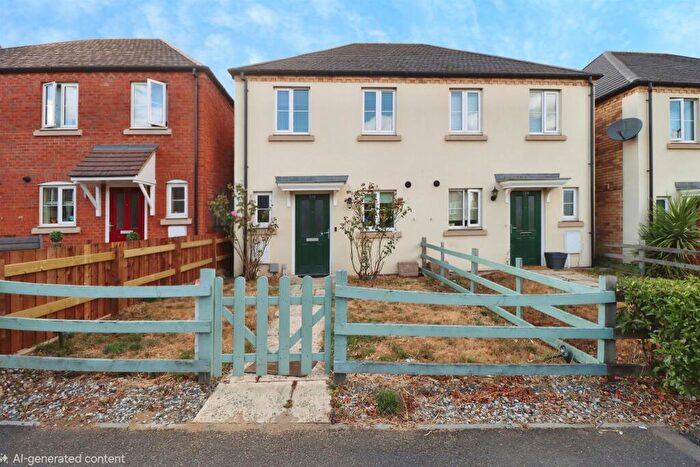 2 Bedroom Semi-Detached House For Sale In Doddington Road, Wellingborough, NN8