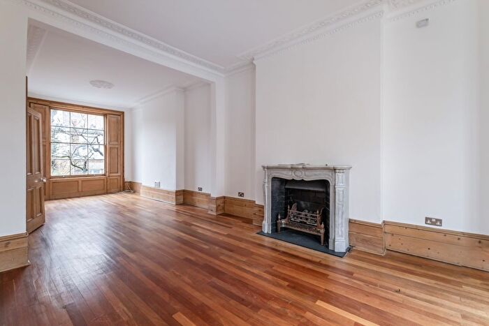 4 Bedroom Flat To Rent In Allen Street, London, W8