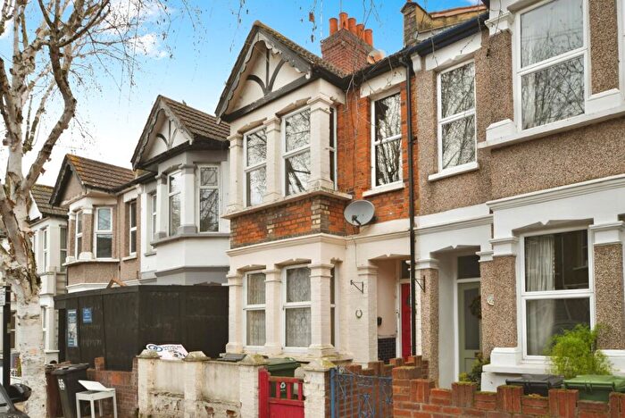1 Bedroom Flat For Sale In Waverley Road, Walthamstow, E17
