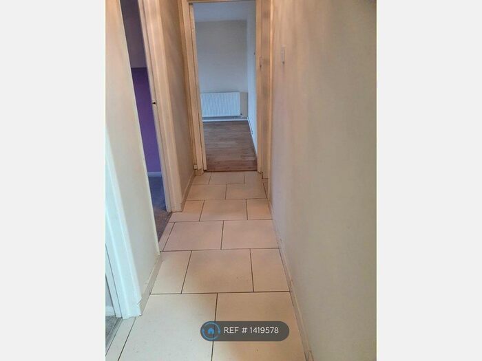 2 Bedroom Flat To Rent In St James Road, Sutton, SM1