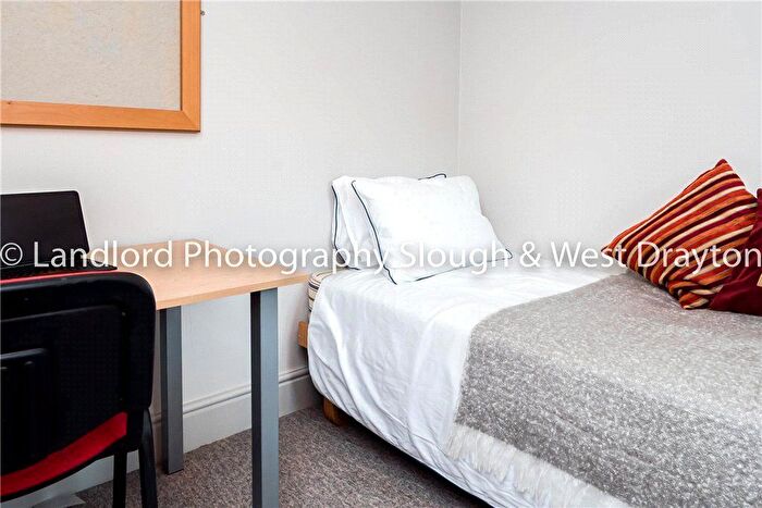 1 Bedroom Property To Rent In Park Barn East, Guildford, Surrey, GU2