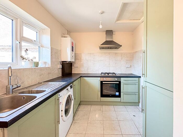 1 Bedroom Bungalow To Rent In Knebworth Path, Borehamwood, WD6