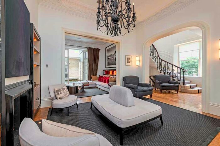 4 Bedroom Property To Rent In Queen's Gate Terrace, London, SW7
