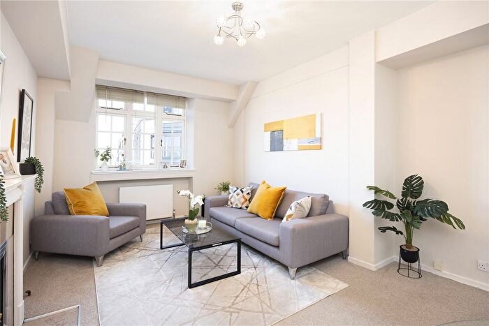 3 Bedroom Flat For Sale In Whiteheads Grove, Chelsea, London, SW3