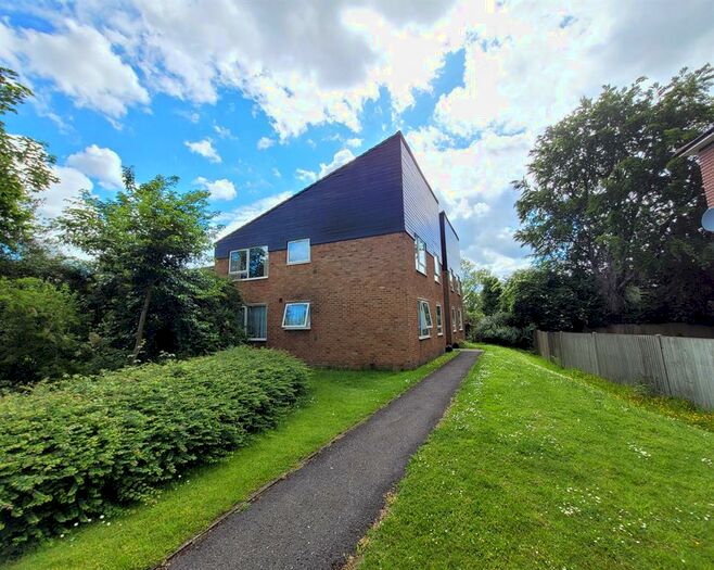 2 Bedroom Flat To Rent In Rectory Close, Bracknell, RG12