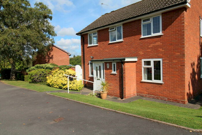 3 Bedroom Semi-Detached House To Rent In Hole Farm Road, Bournville, B31