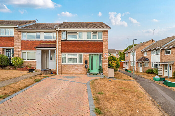 3 Bedroom End Of Terrace House For Sale In Wayne Close, Orpington, Kent, BR6