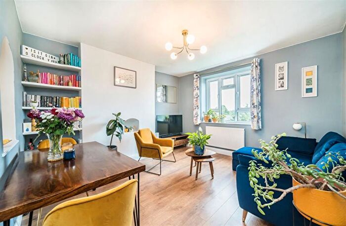 2 Bedroom Flat For Sale In Tulse Hill, Tulse Hill, SW2