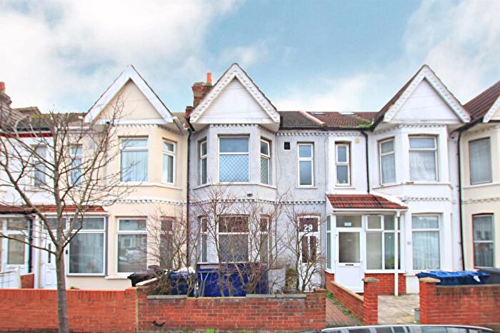 4 Bedroom Terraced House To Rent In Northcote Avenue, Southall, UB1