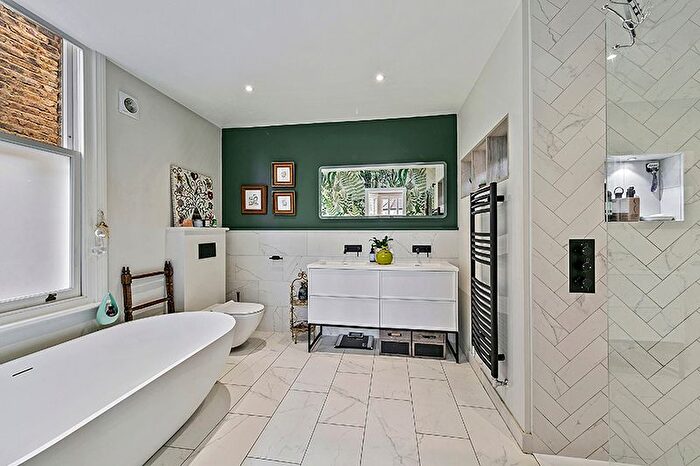3 Bedroom Flat To Rent In Cresswell Road, Twickenham, TW1