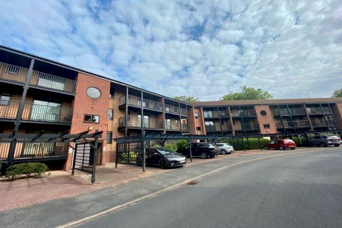 1 Bedroom Flat To Rent In Castle Gardens, Nottingham, NG7